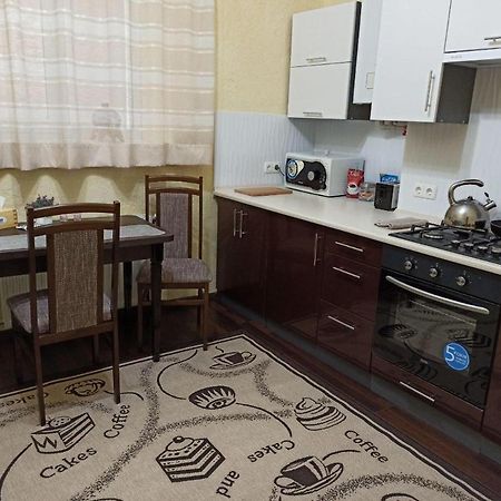 Квартира В Самом Центре Wi-Fi Appartement Tsjernivsi Buitenkant foto
