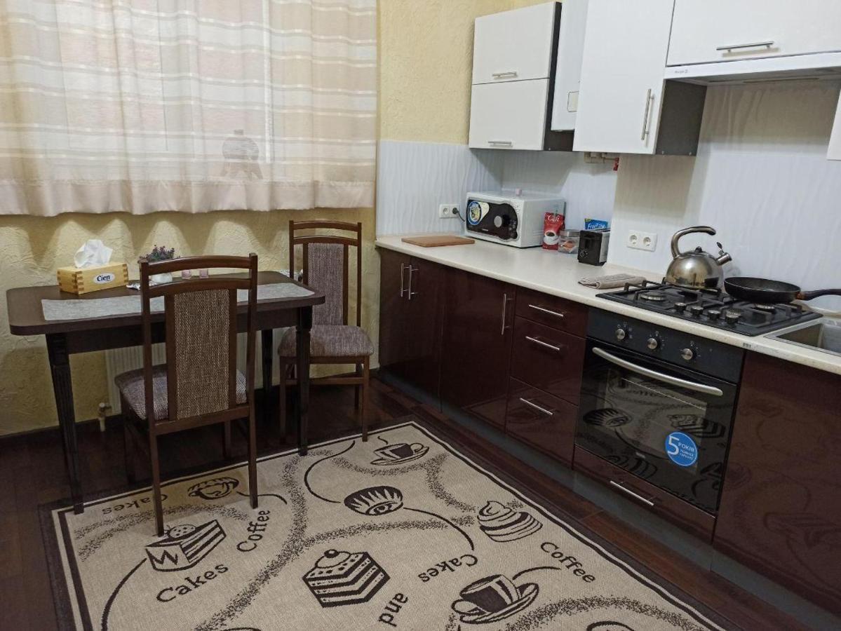 Квартира В Самом Центре Wi-Fi Appartement Tsjernivsi Buitenkant foto
