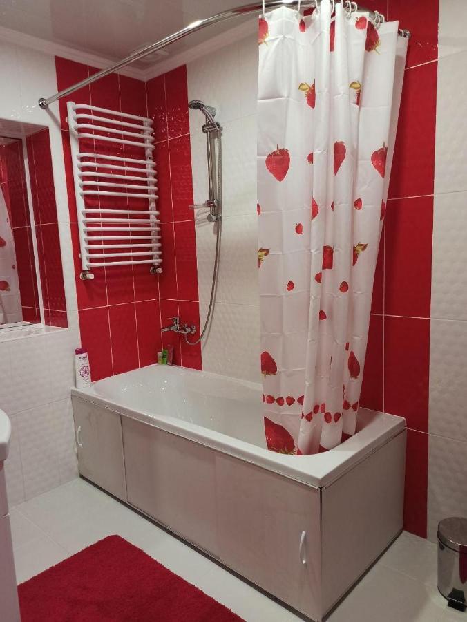 Квартира В Самом Центре Wi-Fi Appartement Tsjernivsi Buitenkant foto