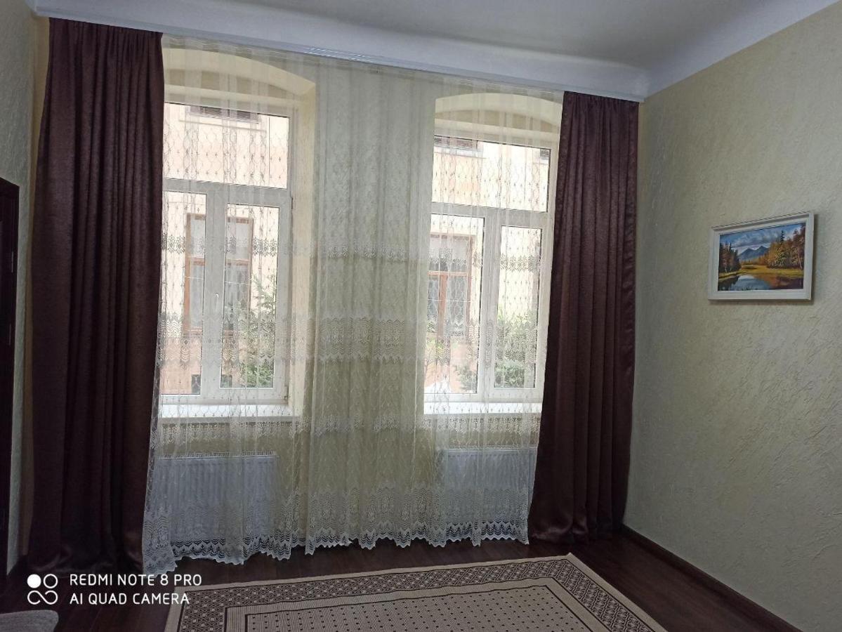 Квартира В Самом Центре Wi-Fi Appartement Tsjernivsi Buitenkant foto